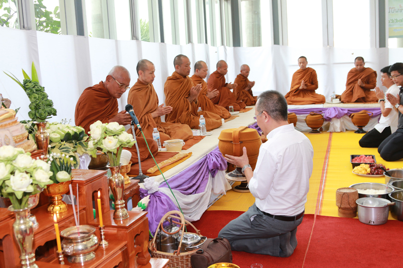 ทำบุญปีใหม่ 2560